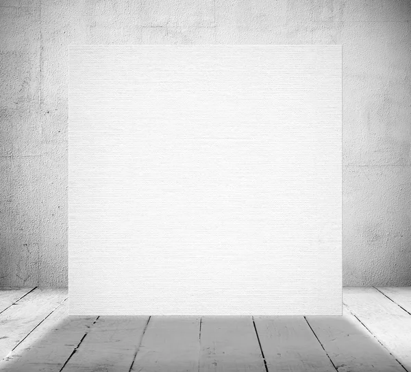 Banner en blanco en una vieja habitación blanca — Foto de Stock