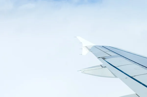 地球上の雲の飛行機 — ストック写真