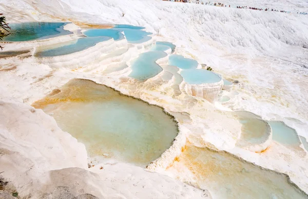 Turquoise water travertine pools at pamukkale — Stock Photo, Image