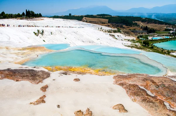 Turquoise water travertine pools at pamukkale — Stock Photo, Image