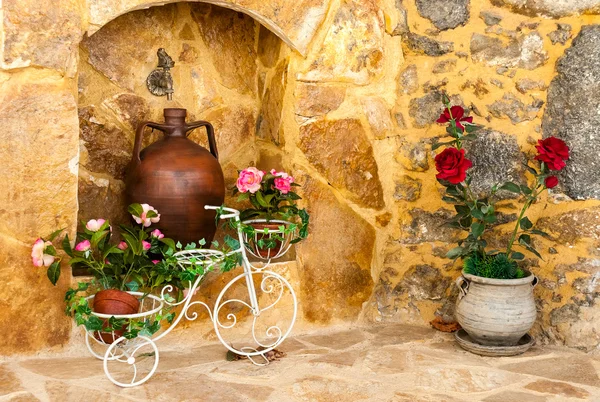 Pretty old courtyard — Stock Photo, Image