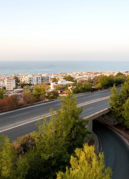 Panoramę miasta i morza z autostrady — Zdjęcie stockowe