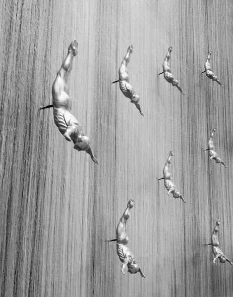 Homens voadores na cachoeira — Fotografia de Stock