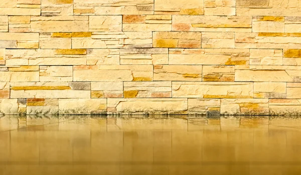 Mur en brique avec sol carrelé — Photo