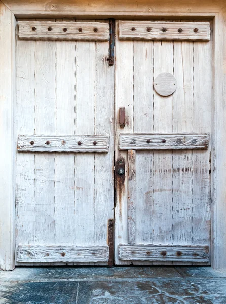 Velha porta da frente de madeira — Fotografia de Stock