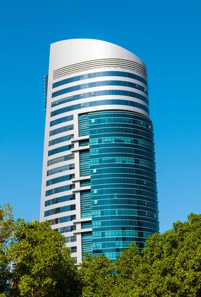 Vue générale du bâtiment moderne à Sharjah — Photo