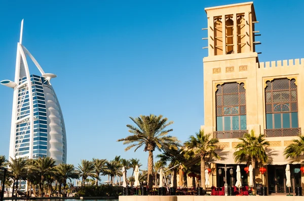 Vista sobre hotel Burj Al Arab "Tower of the Arabs " — Fotografia de Stock