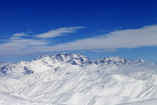 Montañas de invierno en buen día —  Fotos de Stock