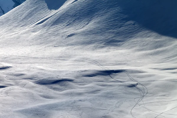 Tracks on ski slope, off-piste — Stock Photo, Image