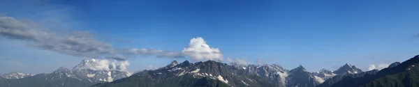 Panorama of high mountains in nice day — Stock Photo, Image