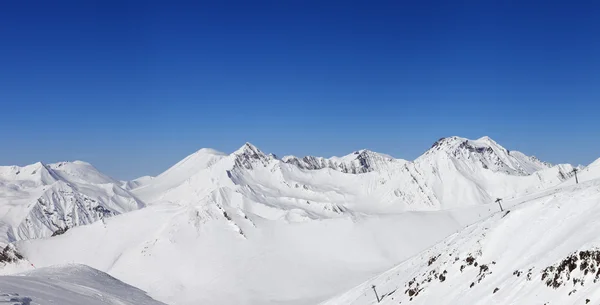 Panorama över vintern bergen. Kaukasus bergen, Georgien. — Stockfoto