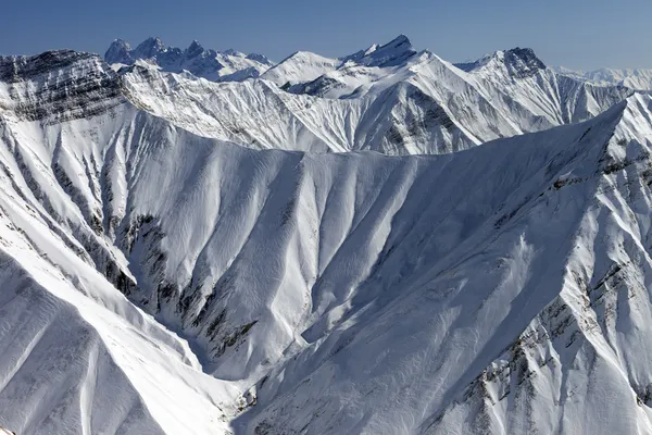 Winter bergen, uitzicht vanaf skiresort — Stockfoto