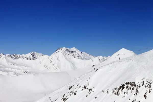 Ropewayen om ski resort — Stockfoto