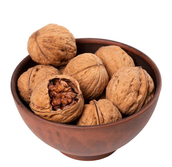 Орехи в керамической чаше — стоковое фото