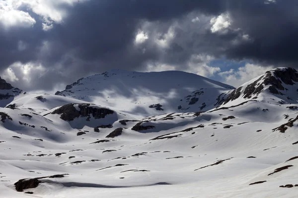 Snowy mountains before storm — Stock Photo, Image
