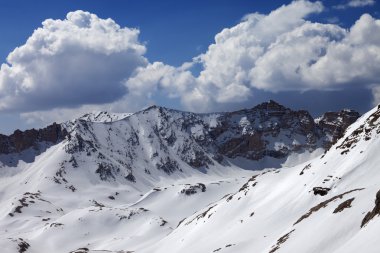 dağlarda kar