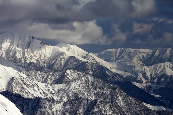 Winter mountains in clouds. View from ski slopes — Stock Photo, Image