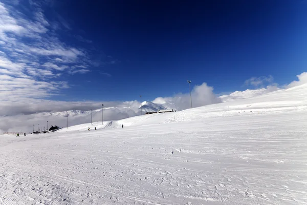 Ski slope in sunny day — Stock Photo, Image