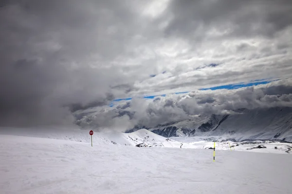 Pista de esquí en mal tiempo —  Fotos de Stock
