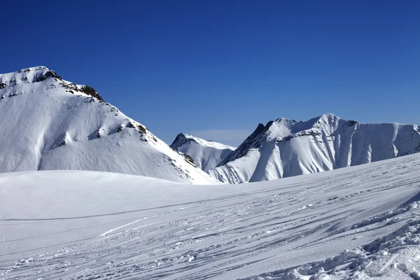 Piste de ski à la journée d'hiver agréable — Photo