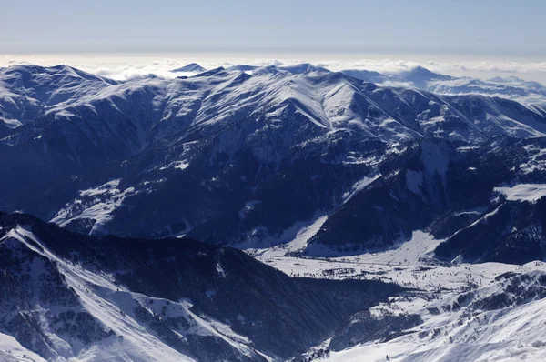 Ovanifrån på skidorten i kväll在晚上的滑雪胜地的顶视图 — Stockfoto