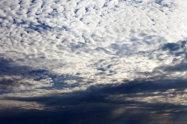 Cielo nublado fondo — Foto de Stock
