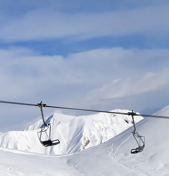 Sessellift im Skigebiet — Stockfoto