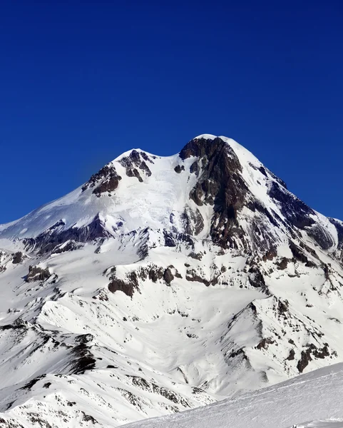 Mount kazbek v sun zimní den — Stock fotografie