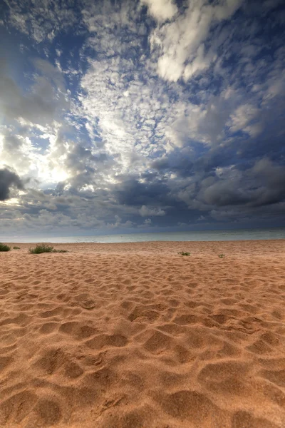 Морський пляж у сонячний день — стокове фото
