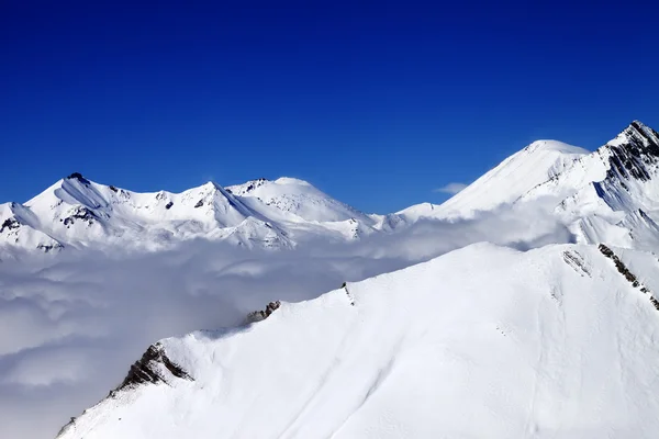 Mountains in clouds at nice nice day — Stock Photo, Image