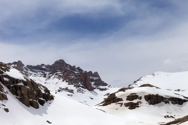 Schnee-Berge in Nebel — Stockfoto