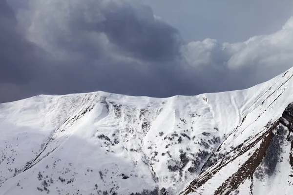 Snowy mountains and overcast sky — Stock Photo, Image