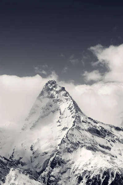 Montañas Nevadas Blancas Negras Las Nubes Montañas Del Cáucaso Monte — Foto de Stock