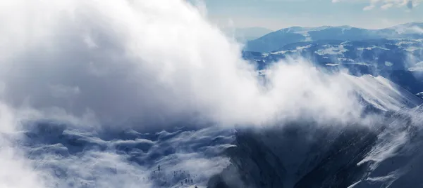 Vista Panoramica Sulle Montagne Innevate Invernali Sotto Luce Del Sole — Foto Stock