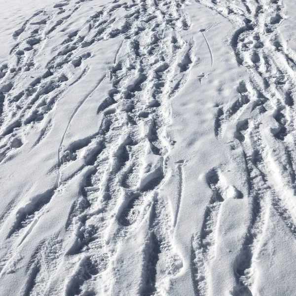 Fußabdrücke Auf Sonnenlicht Schnee Winter Berge Nach Schneefall — Stockfoto