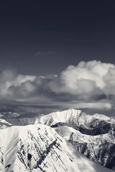 Zima Śnieżne Góry Niebo Chmurami Kaukaz Gruzja Region Gudauri Czarno — Zdjęcie stockowe