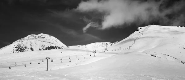 Panorama Pista Esqui Nevado Dia Ensolarado Inverno Montanhas Cáucaso Geórgia — Fotografia de Stock