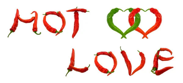 Texto Amor Caliente Dos Corazones Compuestos Chiles Rojos Verdes Aislado — Foto de Stock