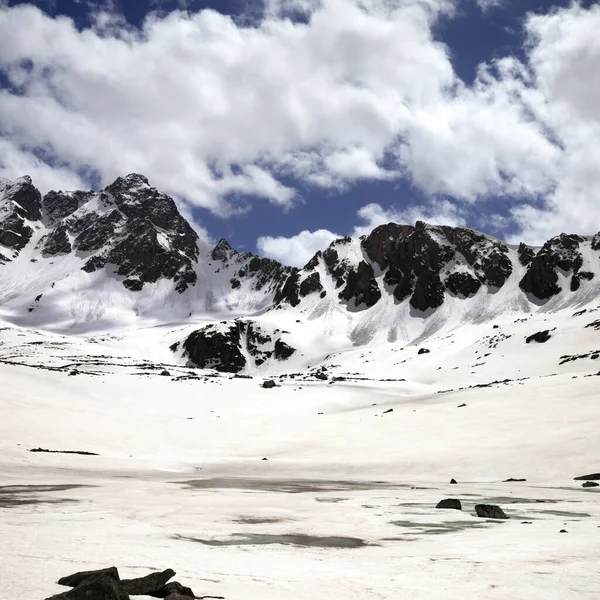 阳光普照的时候 冰封的高山湖面上覆盖着雪 土耳其 卡其卡山脉 庞蒂克山脉的最高峰 — 图库照片