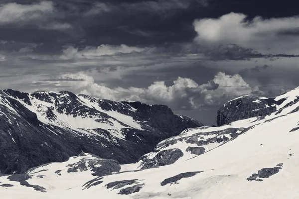 黑色和白色的岩石与雪 土耳其 金牛座中部山脉 阿拉加拉尔 反金牛座 — 图库照片