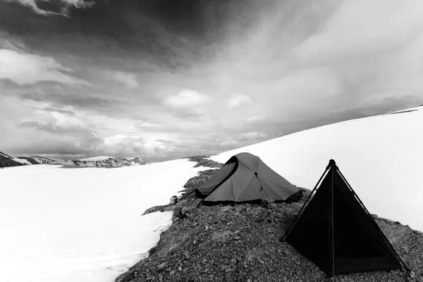 Две Палатки Снежных Горах Турция Центральные Горы Таурус Аладаглар Анти — стоковое фото
