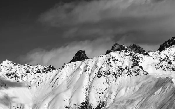 Snöiga Laviner Bergssluttning Solig Dag Utsikt Från Stolsliften Hatsvali Svaneti — Stockfoto