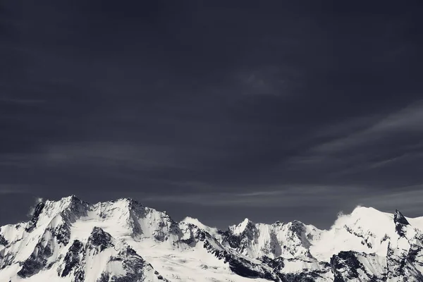 Winter Besneeuwde Bergen Koude Zonnige Dag Kaukasusgebergte Regio Dombay Zwart — Stockfoto