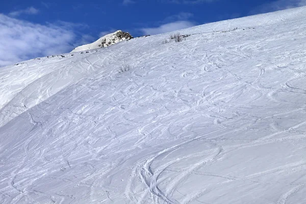 Pista Fuera Pista Con Pista Esquí Snowboard Mañana Soleada Montañas —  Fotos de Stock