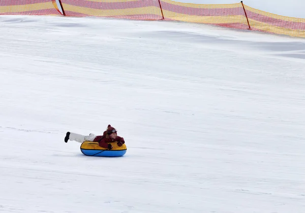 Snow Tubing Lyžařském Středisku Šedý Den — Stock fotografie