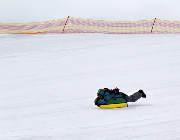 Snow Tubing Lyžařském Středisku Šedý Den — Stock fotografie