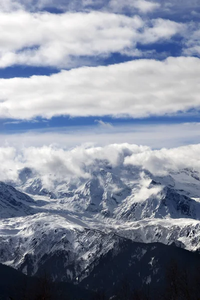 View Snow Mountains Sunlight Cloudy Sky Winter Day Caucasus Mountains — Zdjęcie stockowe