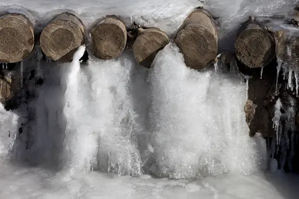 Icy Mountain Stream Wooden Bridge Frozen Ice Winter Carpathian Ukraine — Stockfoto