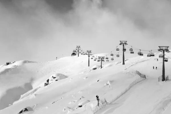 Snowy Ski Slope Ski Lift Ski Resort Sunny Winter Evening — Stockfoto