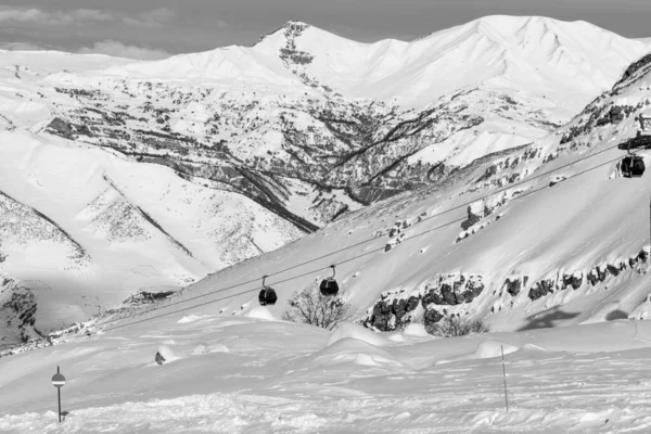Snow Covered Ski Slope Snowy Mountains Gondola Lift Ski Resort — Stock Photo, Image